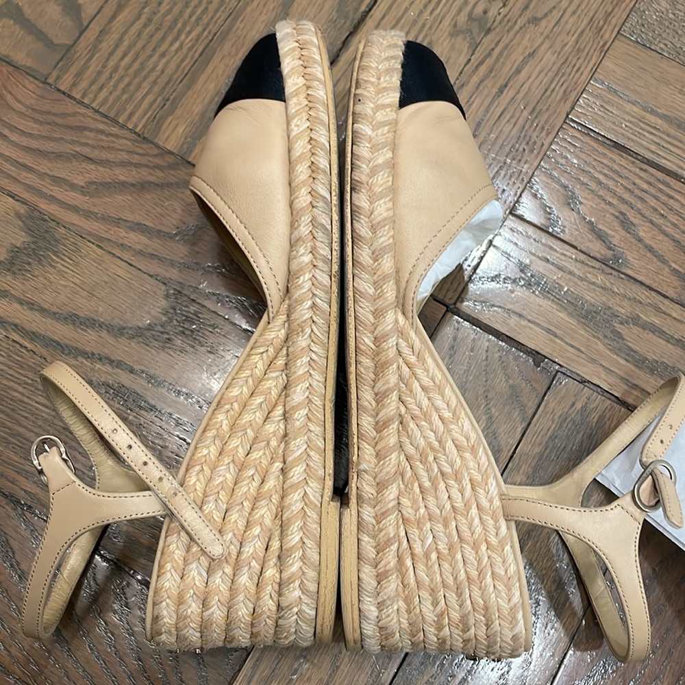 CHANEL Espadrilles Sandals Black Beige Wedge CC Captoe - Picture 8 of 9